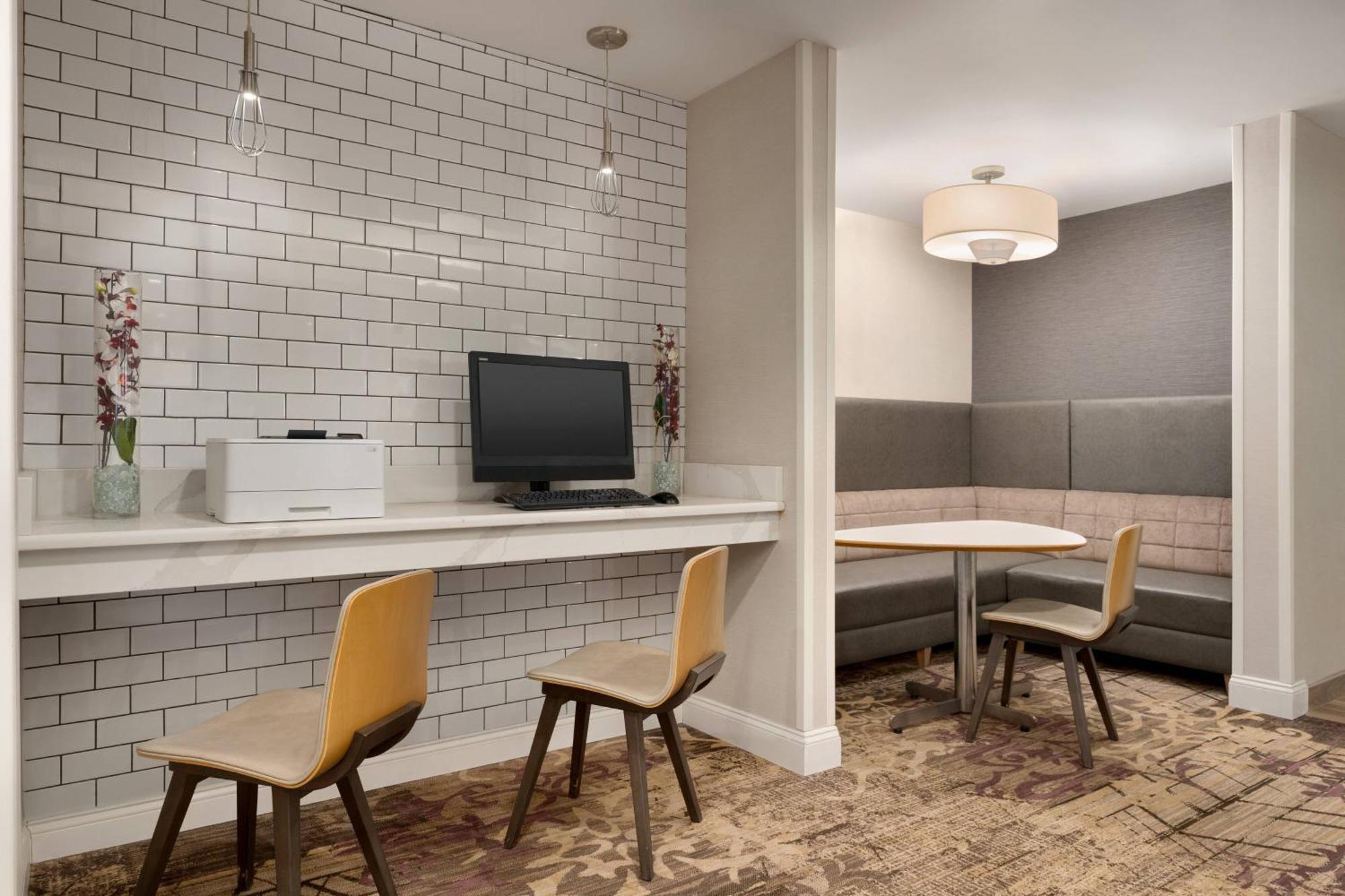 Hotel By Marriott Buffalo - Galleria Mall