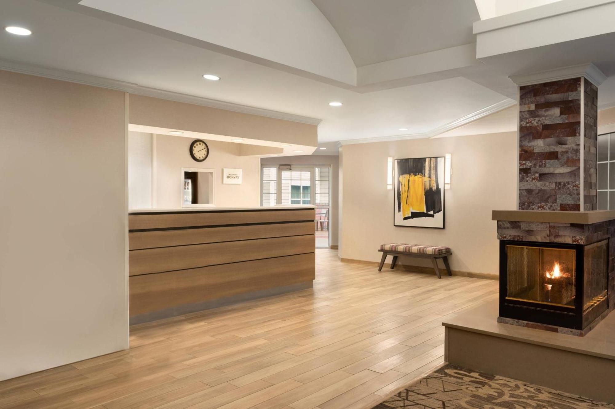 Hotel By Marriott Buffalo - Galleria Mall